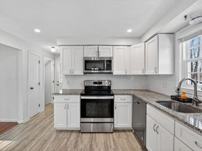 15 Flagg Cir, Waltham MA 02453