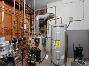 15 Flagg Cir, Waltham MA 02453