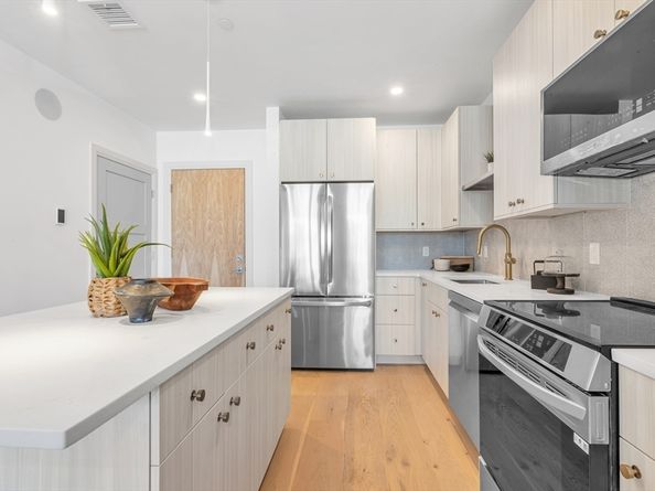 34 Oak Street 103, Boston MA 02136