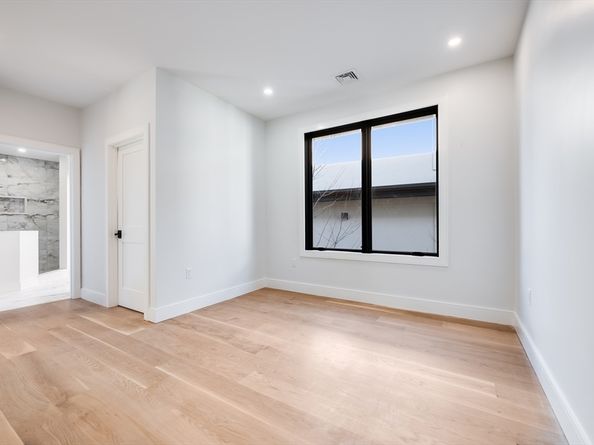 809-811 Heath St 811, Brookline MA 02467