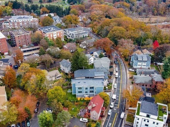 809-811 Heath St 811, Brookline MA 02467