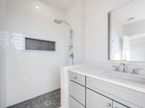 809-811 Heath St 811, Brookline MA 02467
