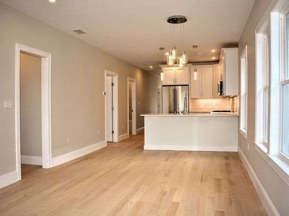 105 Neponset Ave. 105, Boston MA 02131