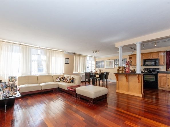 2 Hammond Pond Parkway 203, Newton MA 02467
