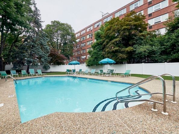 2 Hammond Pond Parkway 203, Newton MA 02467