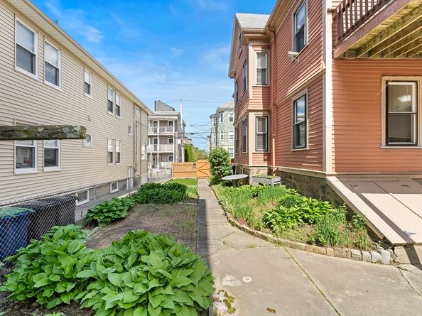 35 Ibbetson, Somerville MA 02143