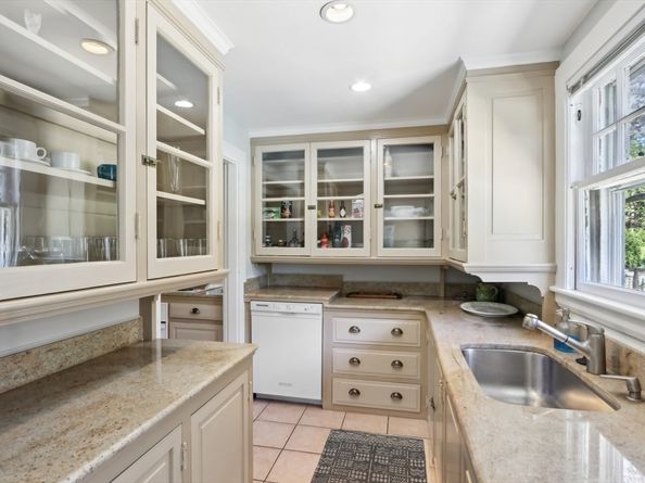 10 Orchard Road, Gloucester MA 01930