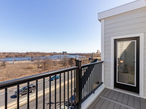 654 Mystic Ave A, Somerville MA 02145