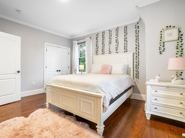 57 Walnut St, Newton MA 02460