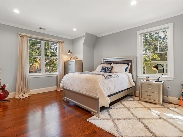 57 Walnut St, Newton MA 02460
