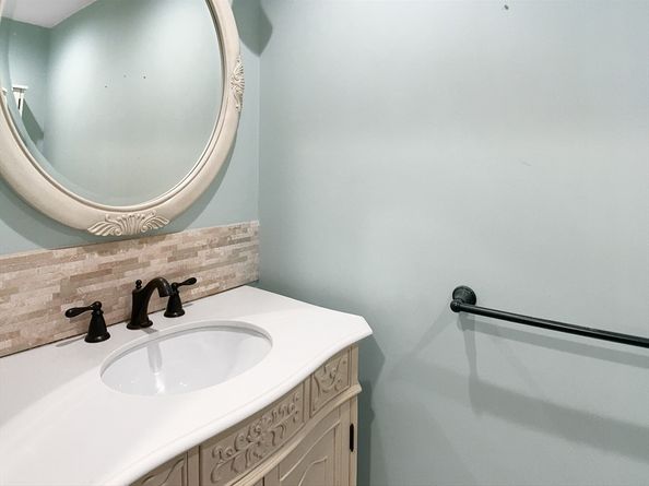 7 Nirvana Dr, Saugus MA 01906