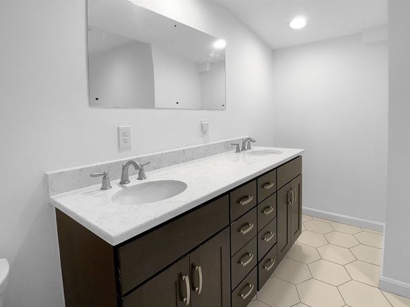 7 Nirvana Dr, Saugus MA 01906