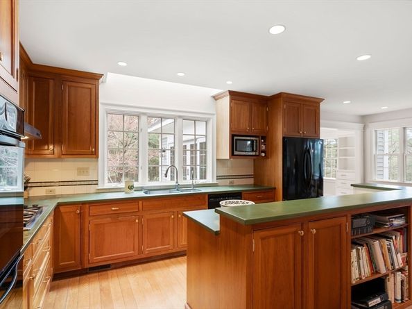 5 Powissett St, Dover MA 02030