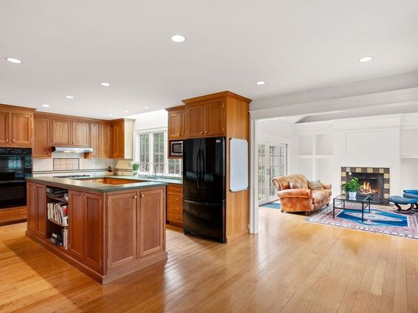 5 Powissett St, Dover MA 02030
