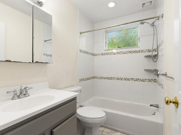 403-405 Reedsdale Rd, Milton MA 02186