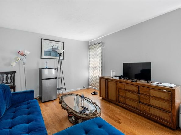 18 Auburn St Ext, Framingham MA 01701