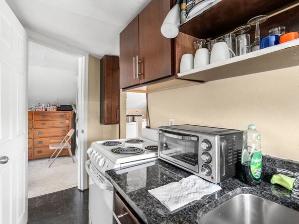 18 Auburn St Ext, Framingham MA 01701