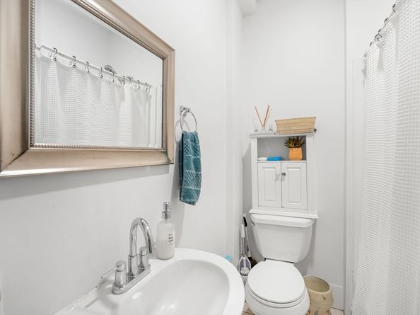 18 Auburn St Ext, Framingham MA 01701
