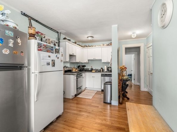 18 Auburn St Ext, Framingham MA 01701