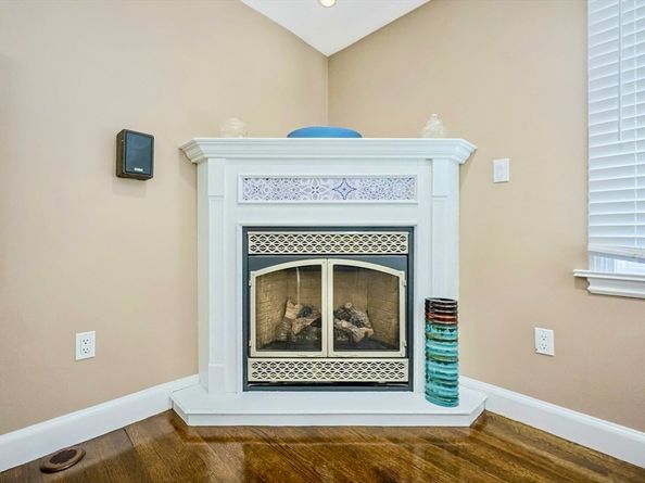 33 Lill Avenue, Newton MA 02465