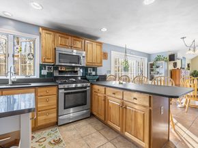 4 Barberry Ln, West Newbury MA 01985