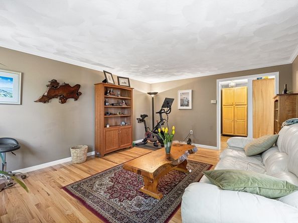 4 Barberry Ln, West Newbury MA 01985