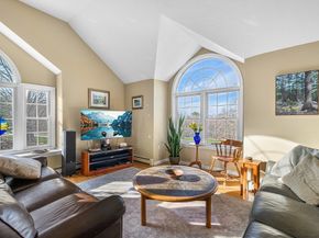 4 Barberry Ln, West Newbury MA 01985