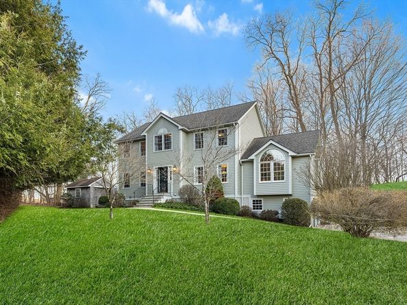 4 Barberry Ln, West Newbury MA 01985