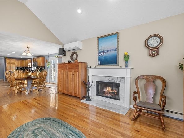 4 Barberry Ln, West Newbury MA 01985