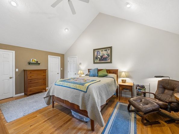 4 Barberry Ln, West Newbury MA 01985