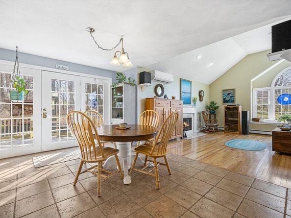4 Barberry Ln, West Newbury MA 01985