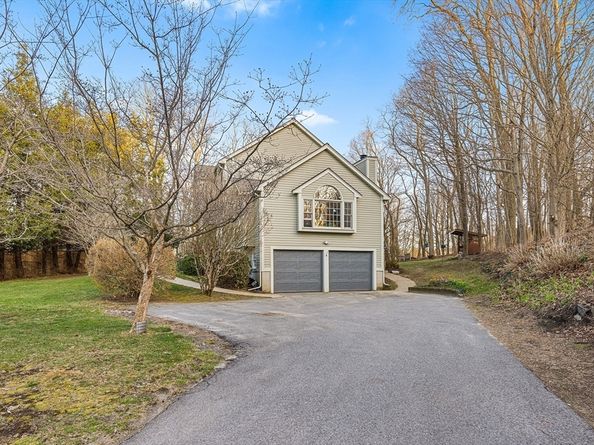 4 Barberry Ln, West Newbury MA 01985