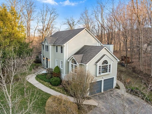 4 Barberry Ln, West Newbury MA 01985