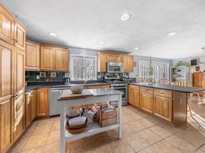 4 Barberry Ln, West Newbury MA 01985