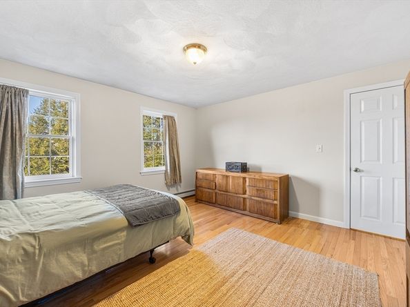4 Barberry Ln, West Newbury MA 01985