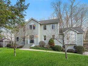 4 Barberry Ln, West Newbury MA 01985