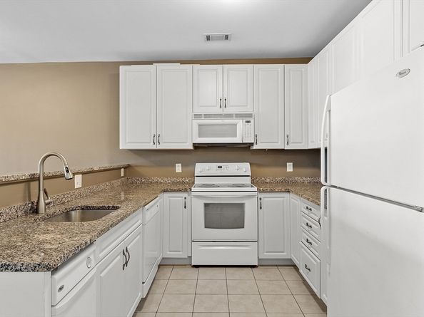 3 Harvest Drive 106, North Andover MA 01845