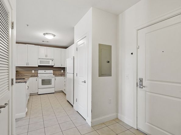 3 Harvest Drive 106, North Andover MA 01845