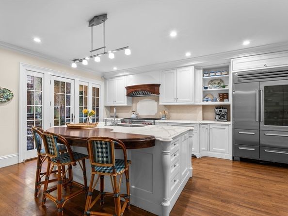 15 W Cedar St, Boston MA 02108