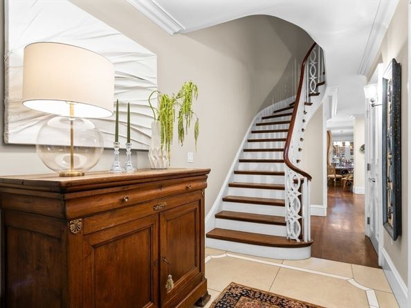 15 W Cedar St, Boston MA 02108
