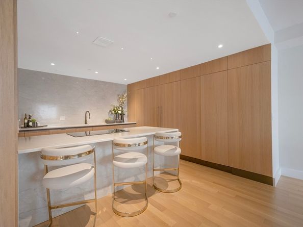 1 Huntington Ave 903, Boston MA 02116