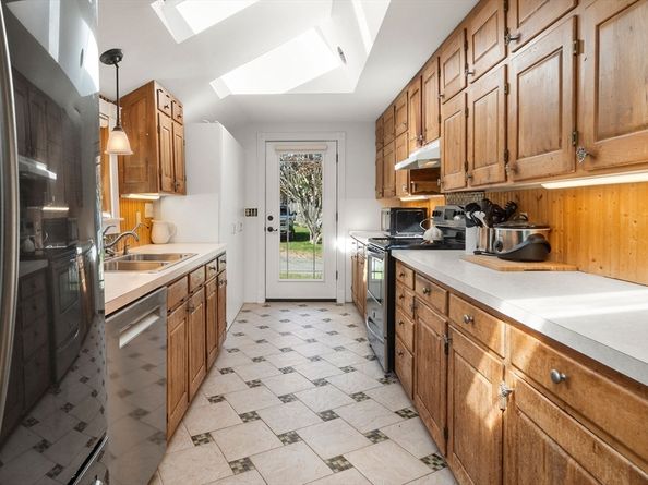 11 Brockton Ave, Carver MA 02330