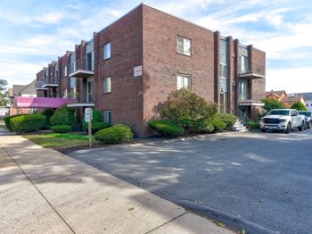 426 Pleasant St