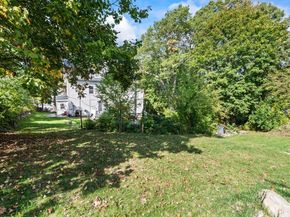 42 Upton St, Leicester MA 01611