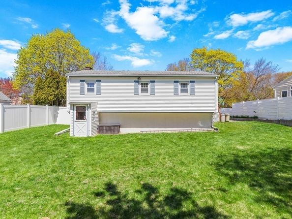 221 Anawan St, Brockton MA 02302