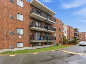 1000 Governors Dr 4, Winthrop MA 02152