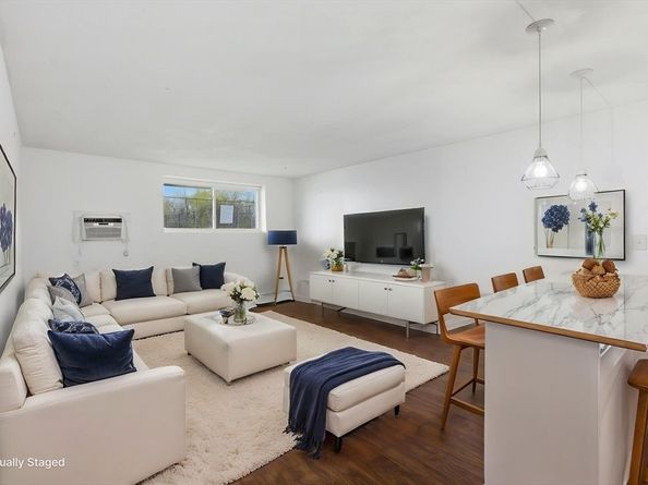 1000 Governors Dr 4, Winthrop MA 02152