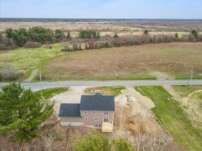 49 Thompson St, Middleboro MA 02346