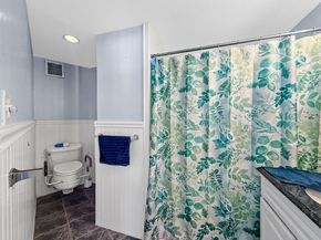 300 Lynn Shore Dr 203, Lynn MA 01902