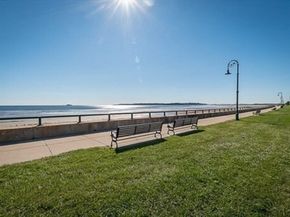 300 Lynn Shore Dr 203, Lynn MA 01902